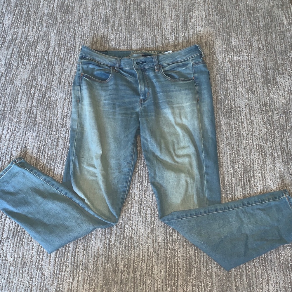 American Eagle light wash skinny jeans